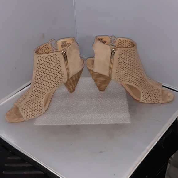 VINCE CAMUTO ENNISA Heels Sandals womens 10M - Picture 6 of 8